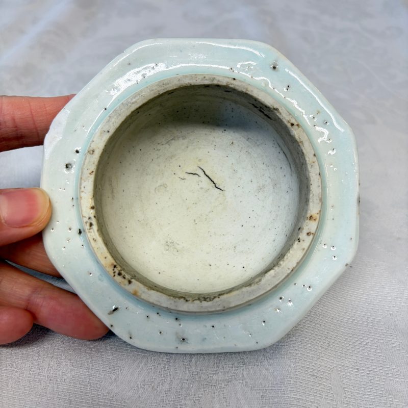 A Chinese blue and white covered vase with floral design - 图32