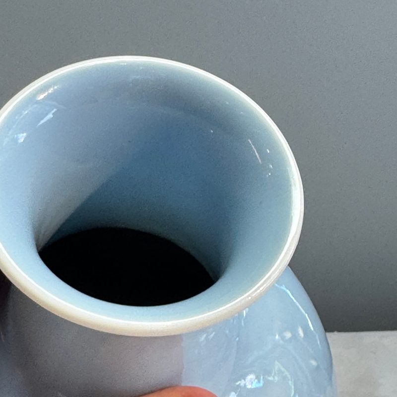A Chinese claire-de-lune vase with floral relief design - 图17
