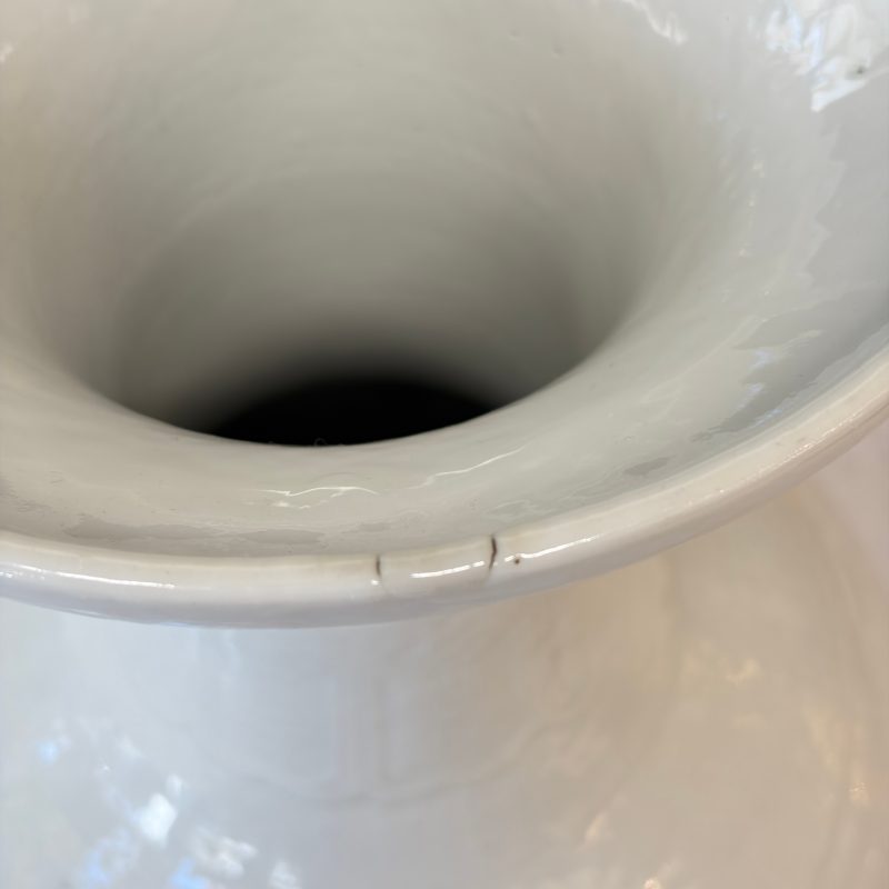 A Chinese white-glazed 'Bats among Clouds' vase with relief design - 图16