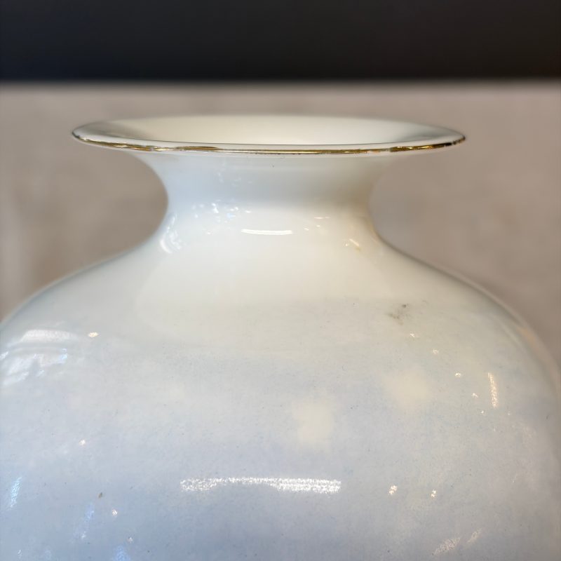 Two Chinese polychrome semi-eggshell vases with figural design - 图13