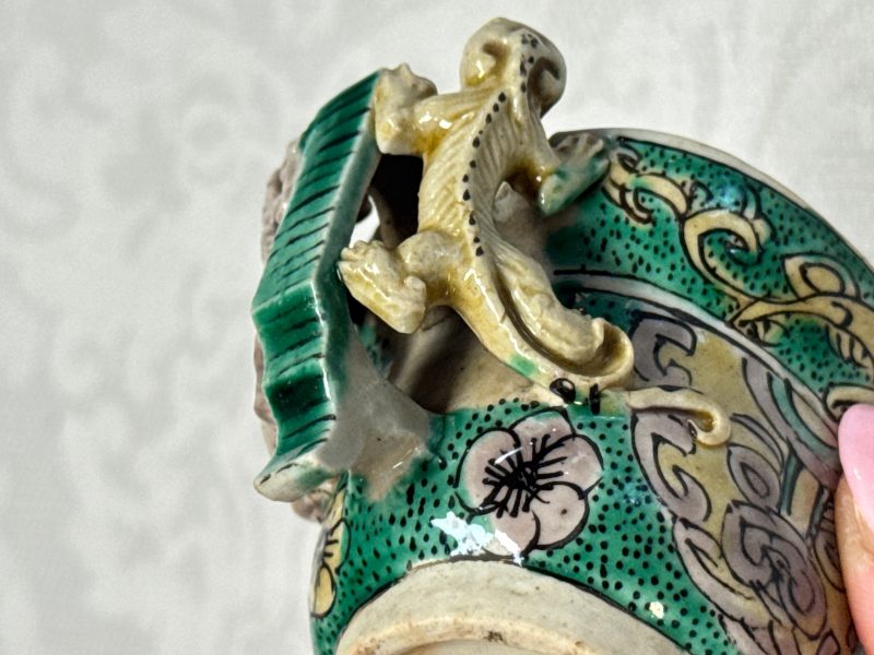 A Chinese famille verte sancai biscuit libation cup and a model of a shoe - 图29
