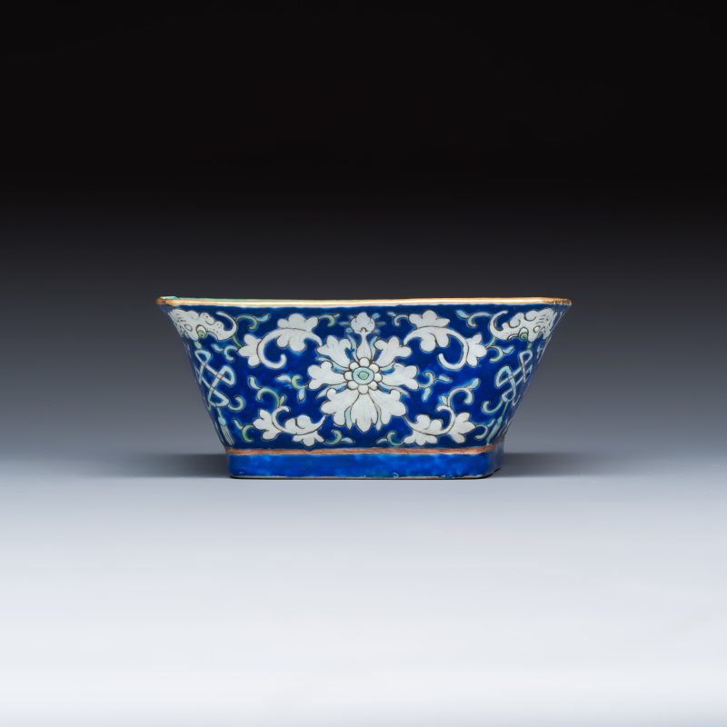 A Chinese polychrome-enamelled nine-piece sweetmeat set in a gilt-lacquered box - 图9
