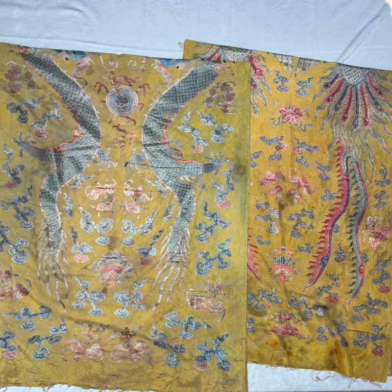 A pair of Chinese yellow-ground embroidered 'Dragons' and 'Phoenixes' panels - 图6