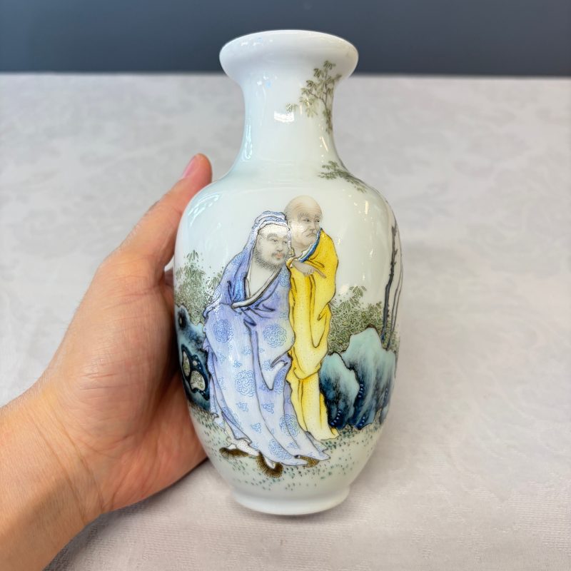 A Chinese famille rose vase and a qianjiang cai incense stick holder - 图8