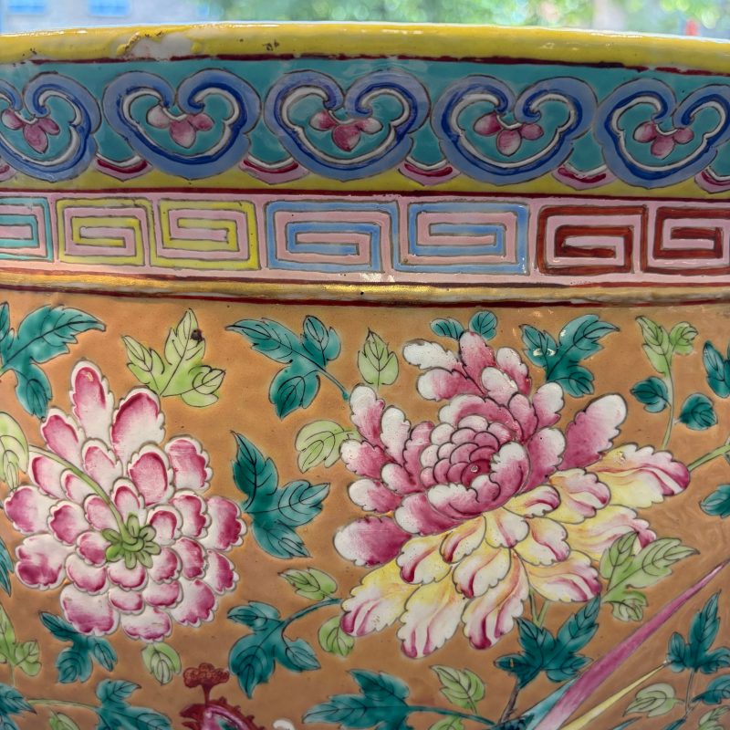 A large Chinese famille rose 'Phoenixes and Peonies' fish bowl for the Straits or Peranakan market - 图19