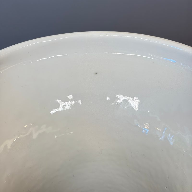 A Chinese white-glazed 'Bats among Clouds' vase with relief design - 图17