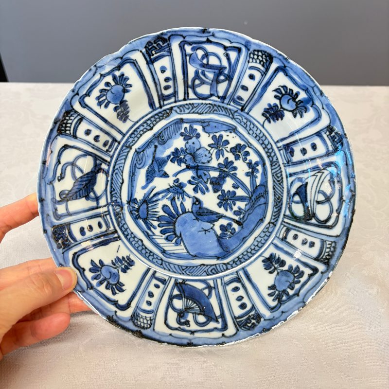Two Chinese 'Kraak' blue and white plates and two 'Klapmuts' bowls - 图11