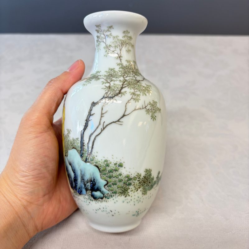 A Chinese famille rose vase and a qianjiang cai incense stick holder - 图9