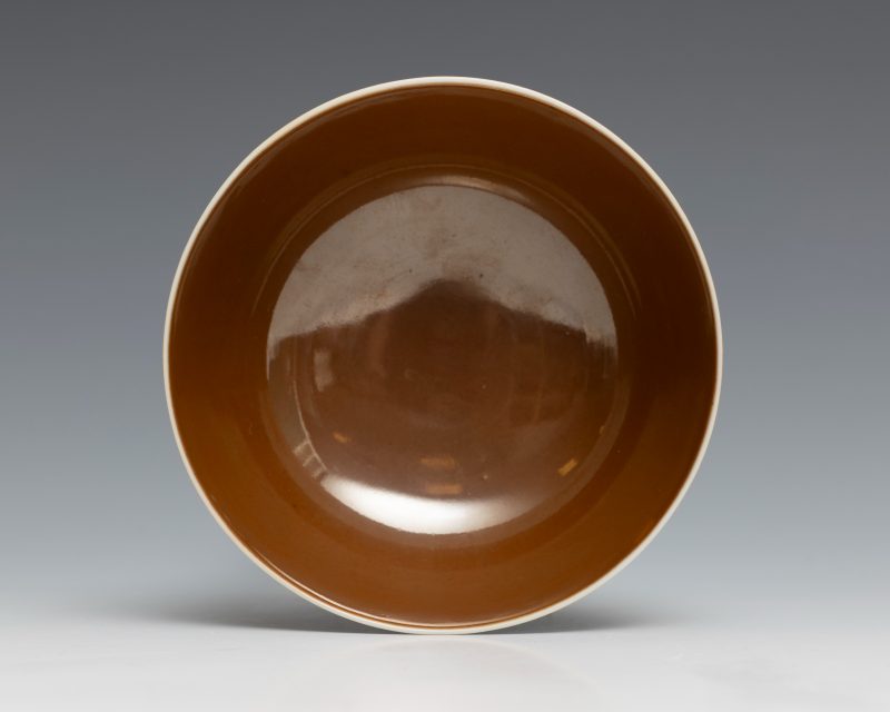 A café-au-lait-glazed bowl, Guangxu mark and of the period (1875-1908) - 图3