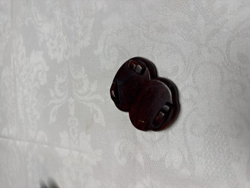 A pair of Chinese famille verte sancai biscuit duck-and-lotus-form water droppers on later wooden stands - 图23