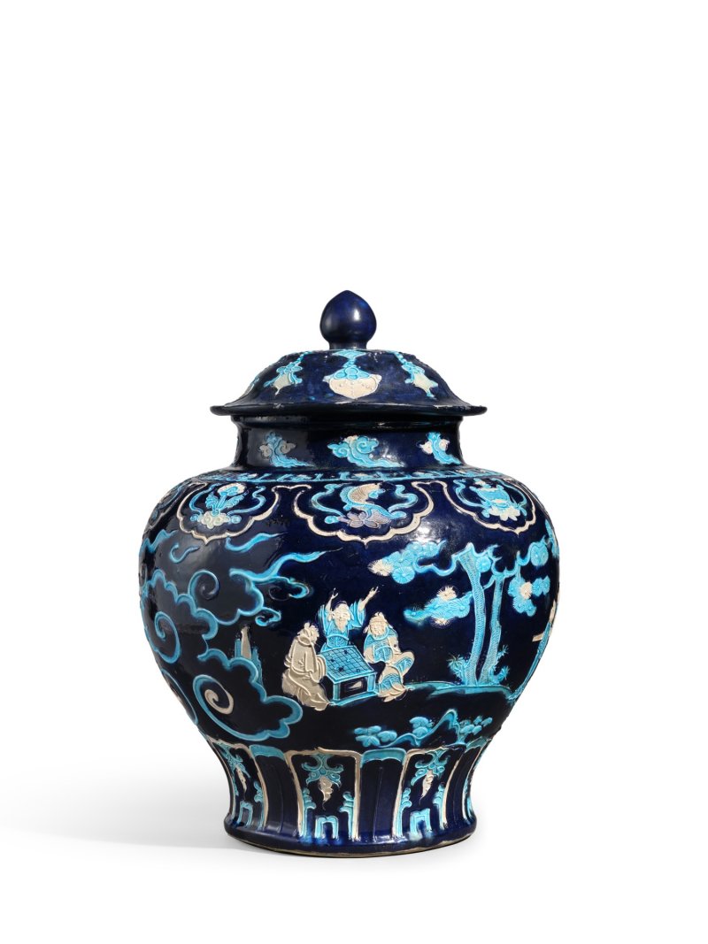 A large fahua 'Four Accomplishments’ jar and cover, Ming dynasty, 15th – 16th century | 明十五至十六世紀　琺華四藝圖蓋罐 - 图3