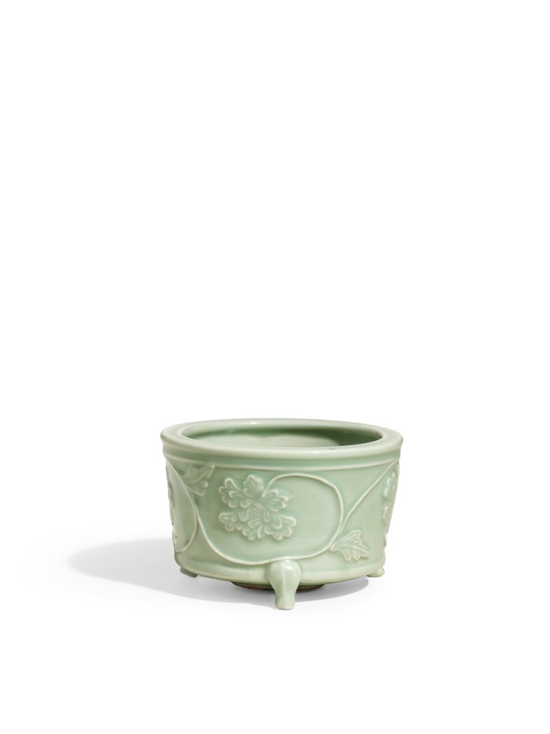 An heirloom Longquan celadon 'peony' tripod incense burner, Southern Song – Yuan dynasty | 南宋至元　龍泉青釉貼纏枝牡丹紋奩式爐