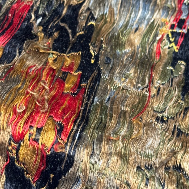 A rare Chinese peacock-feather brocade 'Dragons amid Clouds and Waves' panel - 图39