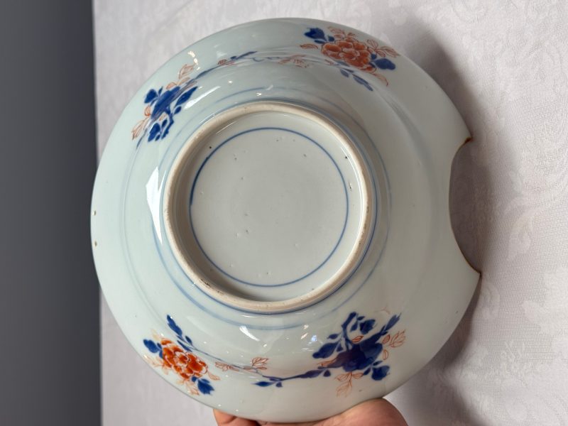A Chinese verte-Imari 'Provinces' shaving bowl with the arms of Loven - 图11