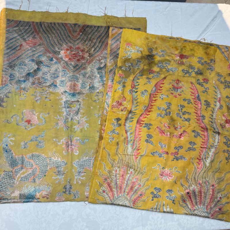 A pair of Chinese yellow-ground embroidered 'Dragons' and 'Phoenixes' panels - 图9
