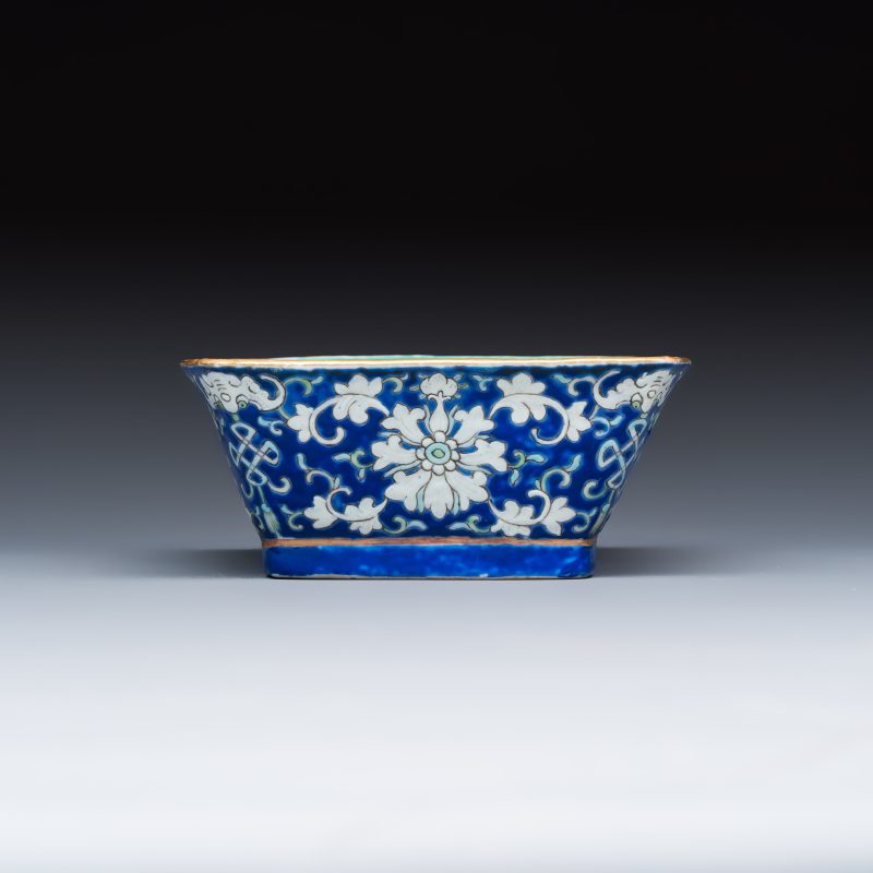 A Chinese polychrome-enamelled nine-piece sweetmeat set in a gilt-lacquered box - 图10