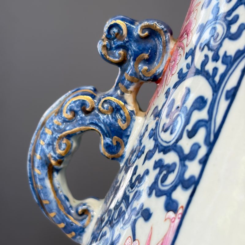 A large Chinese famille rose 'Hu' vase with birds and butterflies - 图10
