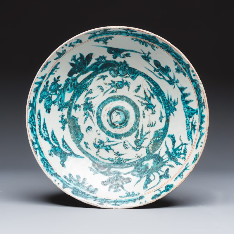 A Chinese Swatow green-enamelled dish