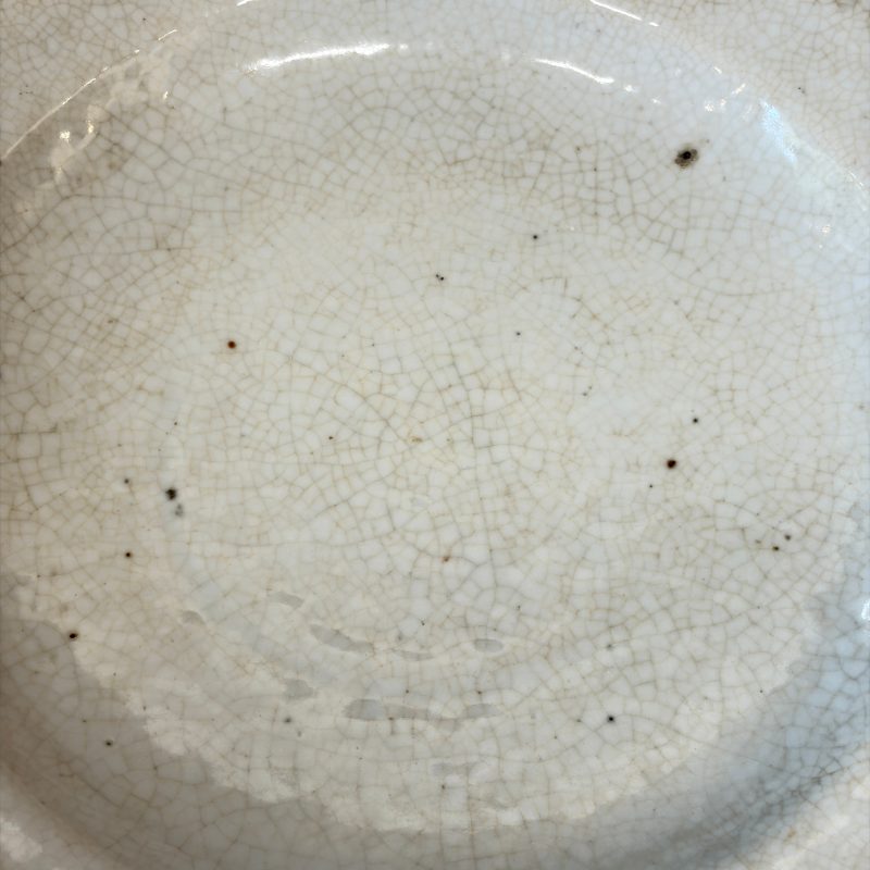A Chinese blue and white 'Mandarin Duck' dish and a crackle-glazed dish - 图17