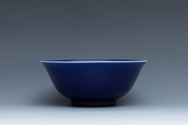 A blue-glazed bowl, Qianlong mark and of the period (1736-1795) - 图2