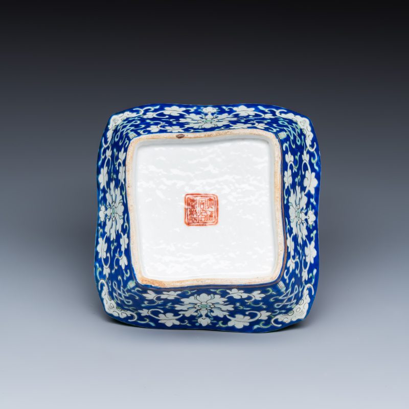A Chinese polychrome-enamelled nine-piece sweetmeat set in a gilt-lacquered box - 图13