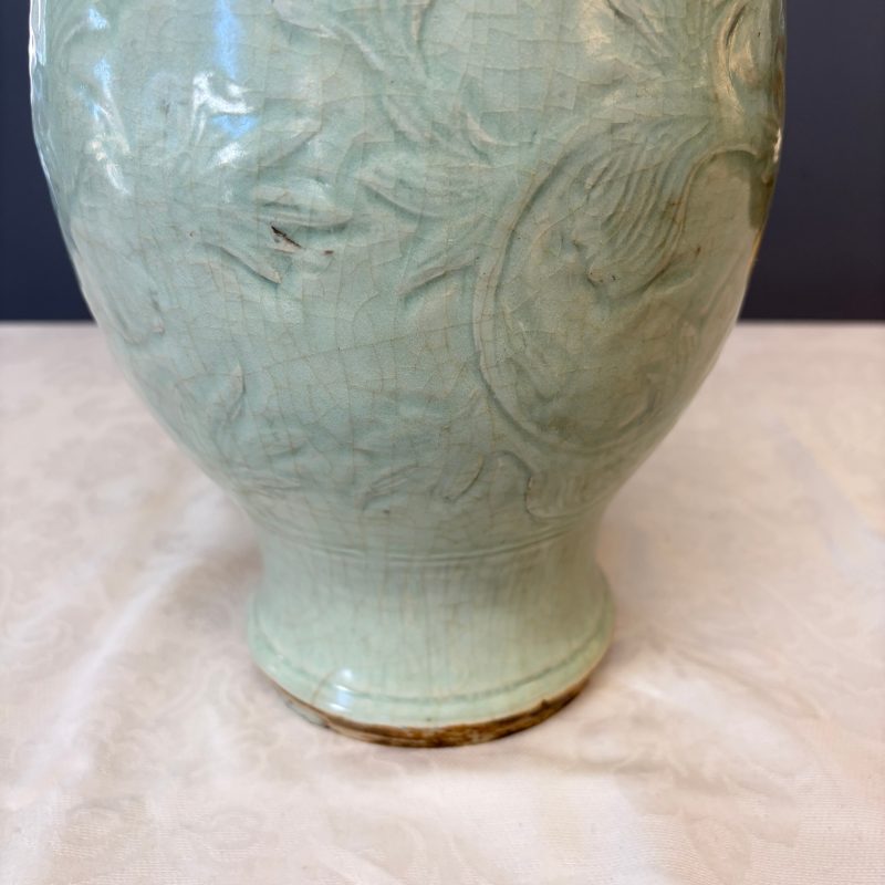 A Chinese Longquan celadon-glazed incised 'Peony' yenyen vase - 图15