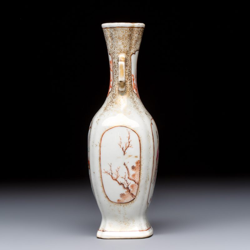 A Chinese Canton famille rose gilt-decorated vase with figural design - 图3
