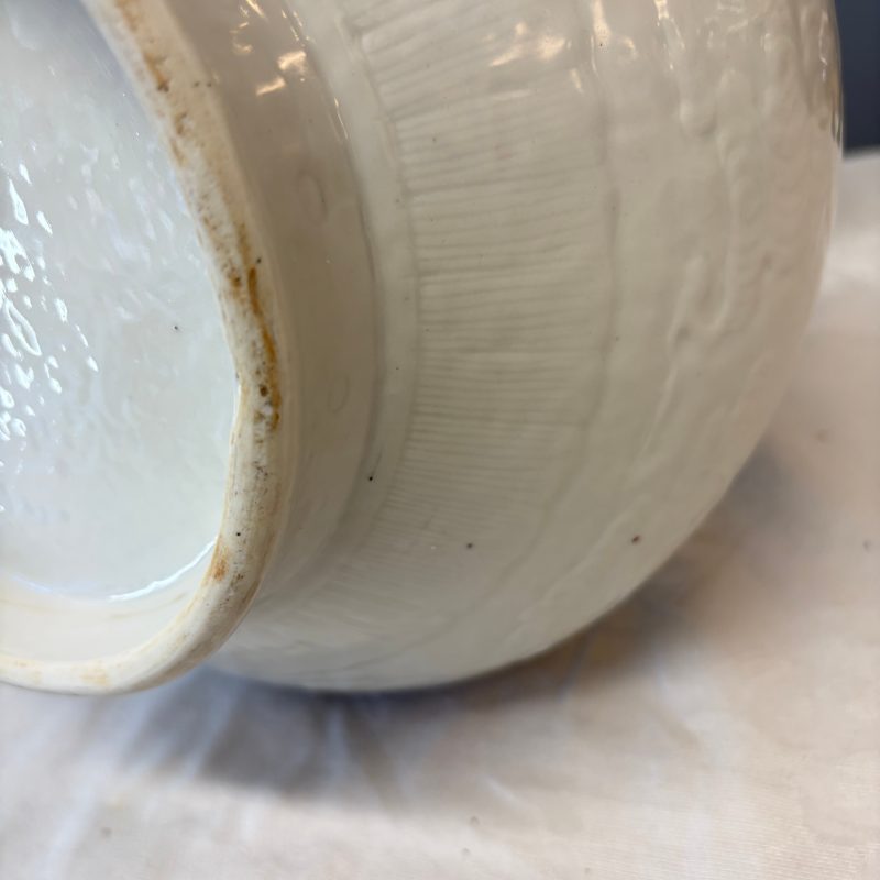 A Chinese white-glazed 'Bats among Clouds' vase with relief design - 图21