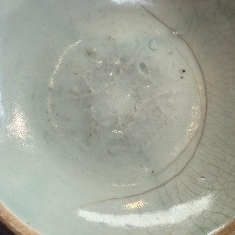 Two Chinese qingbai plates and a Longquan celadon plate - 图33