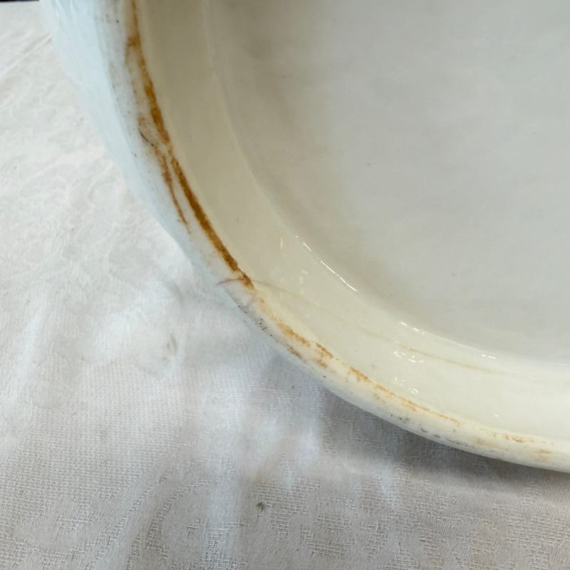A Chinese white-glazed 'Bats among Clouds' vase with relief design - 图22