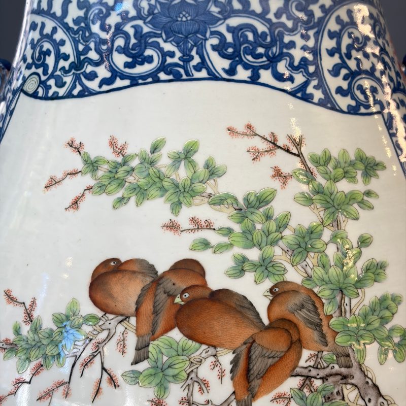 A large Chinese famille rose 'Hu' vase with birds and butterflies - 图12
