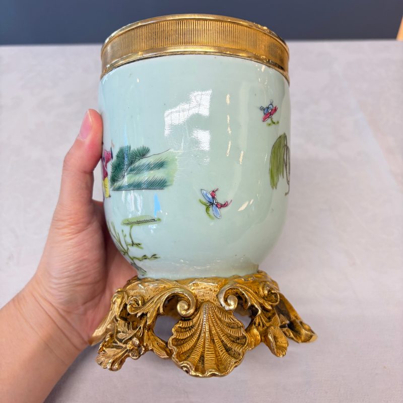 Four Chinese famille rose wares, one with gilt-bronze mounts - 图43