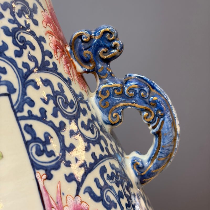 A large Chinese famille rose 'Hu' vase with birds and butterflies - 图11