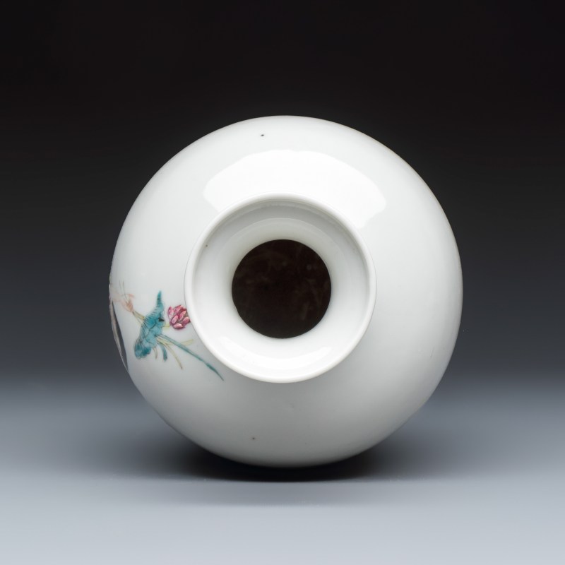A Chinese famille rose 'Hehe Erxian' and 'Liu Hai' vase - 图4