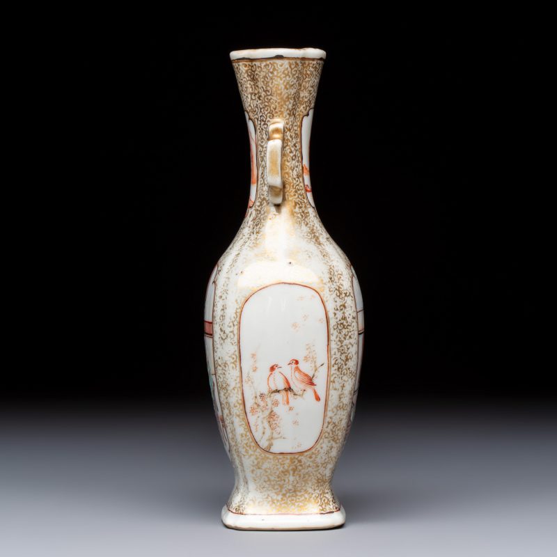 A Chinese Canton famille rose gilt-decorated vase with figural design - 图5