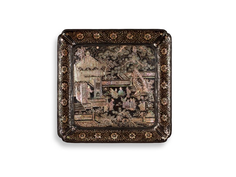 A mother-of-pearl-inlaid black-lacquer square dish, Yuan – Ming dynasty | 元至明　黑漆嵌螺鈿樓閣人物圖四方倭角盤