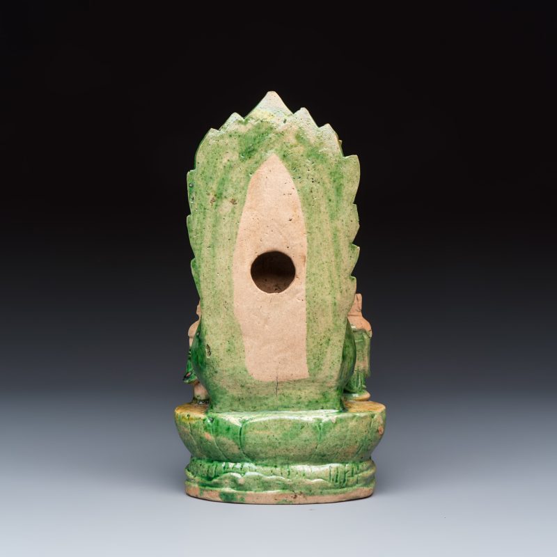 A Chinese sancai-glazed stoneware group of Guanyin and two attendants - 图4