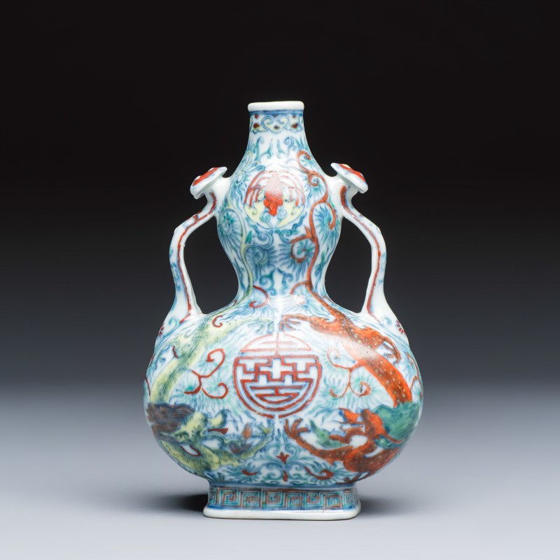 A Chinese doucai double-gourd vase with dragons and ruyi handles - 图2