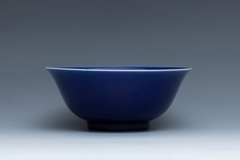 A blue-glazed bowl, Qianlong mark and of the period (1736-1795) - 图3