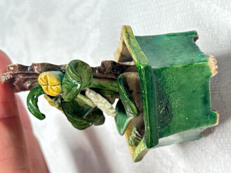 Three Chinese famille verte sancai biscuit 'Jardinière' incense stick holders - 图20