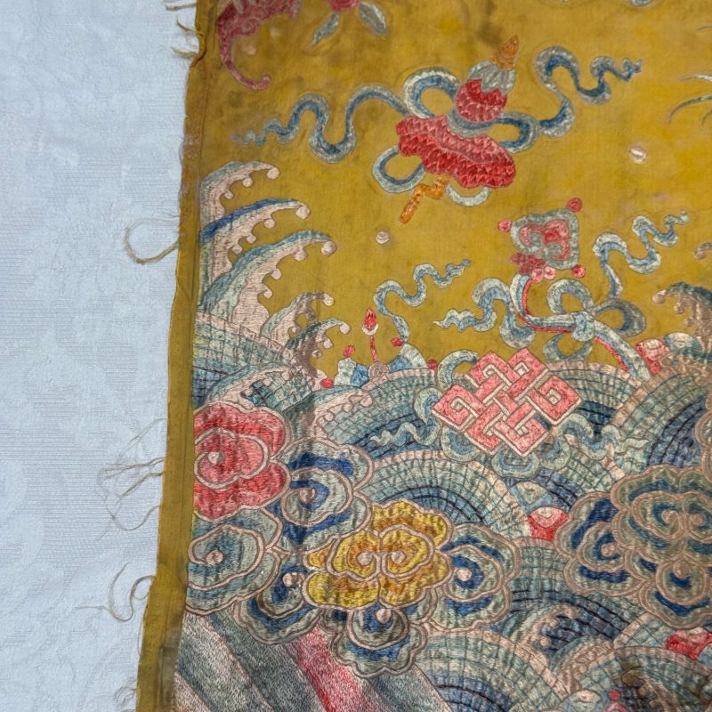 A pair of Chinese yellow-ground embroidered 'Dragons' and 'Phoenixes' panels - 图13