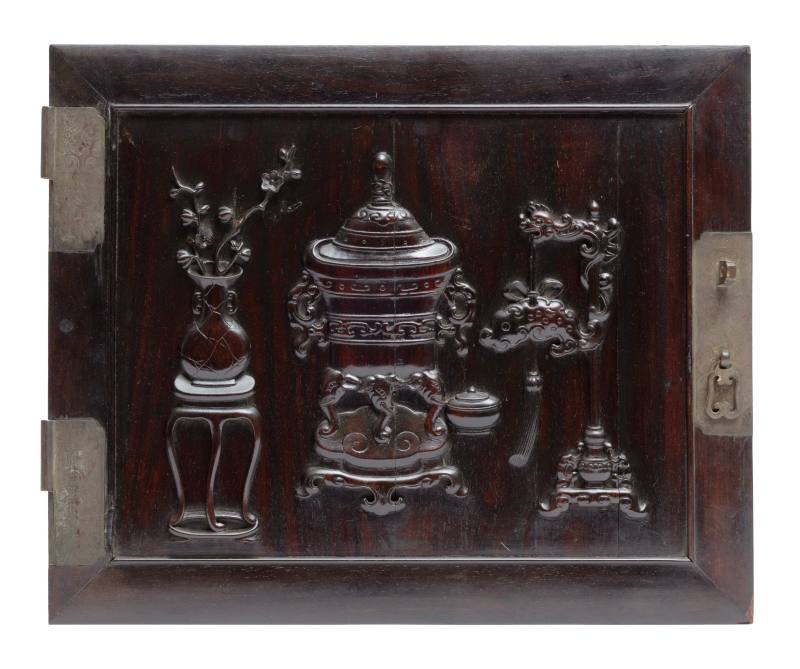 A part of a finely carved ‘Hundred Antiques’ zitan compound cabinet and panelled front doors of the hat chest - 图6