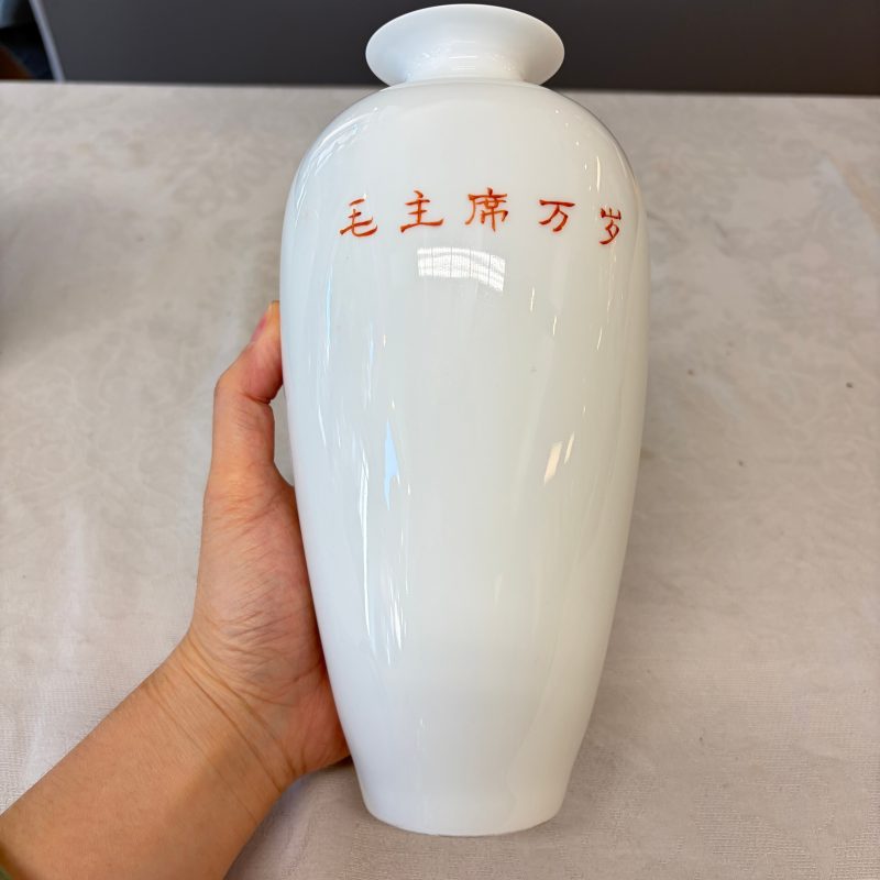 Two Chinese polychrome semi-eggshell vases with figural design - 图22