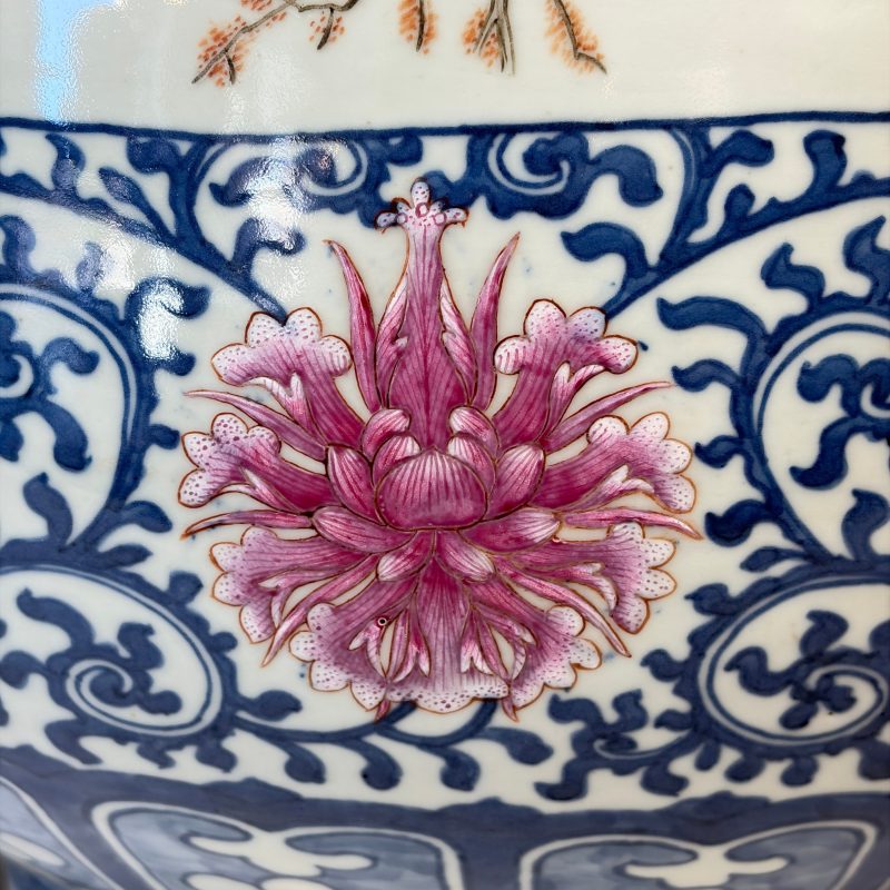 A large Chinese famille rose 'Hu' vase with birds and butterflies - 图15