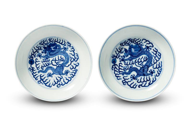 A pair of blue and white 'dragon' dishes, Guangxu mark and of the period (1875-1908) - 图1