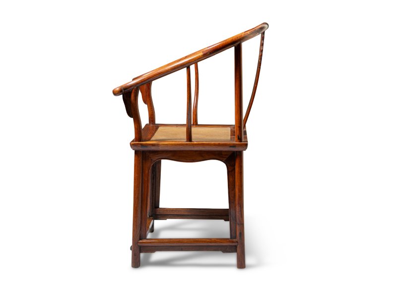 A pair of huanghuali horseshoe-back armchairs, Quanyi - 图12