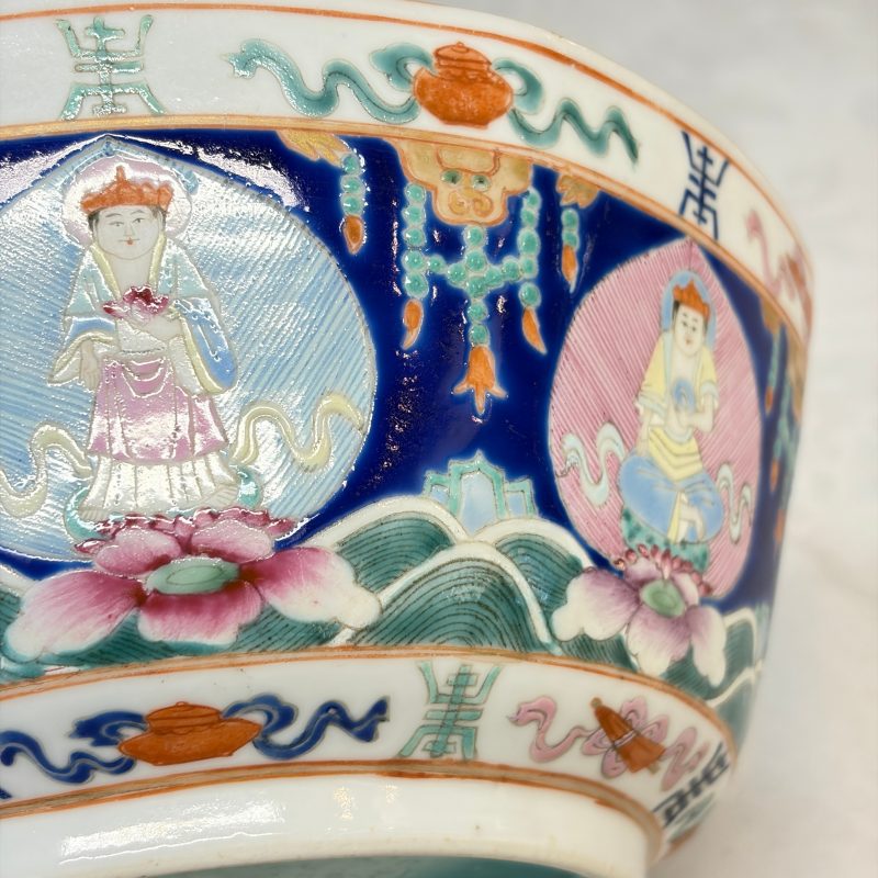 A Chinese famille rose blue-ground 'Baragon Tumed' octagonal bowl - 图18