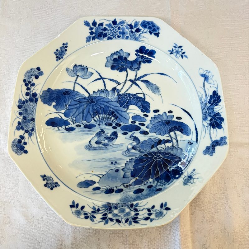 A Chinese blue and white 'Mandarin Duck' dish and a crackle-glazed dish - 图3