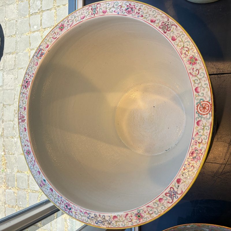 A large Chinese famille rose 'Phoenixes and Peonies' fish bowl for the Straits or Peranakan market - 图27