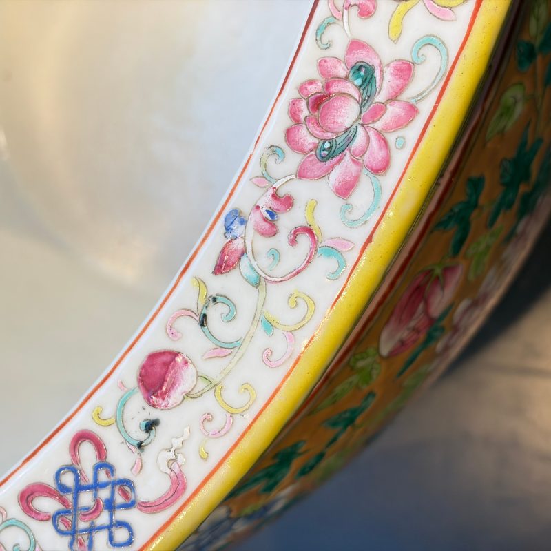 A large Chinese famille rose 'Phoenixes and Peonies' fish bowl for the Straits or Peranakan market - 图28